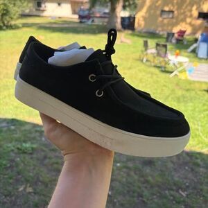NWT Women’s Soda Sneakers